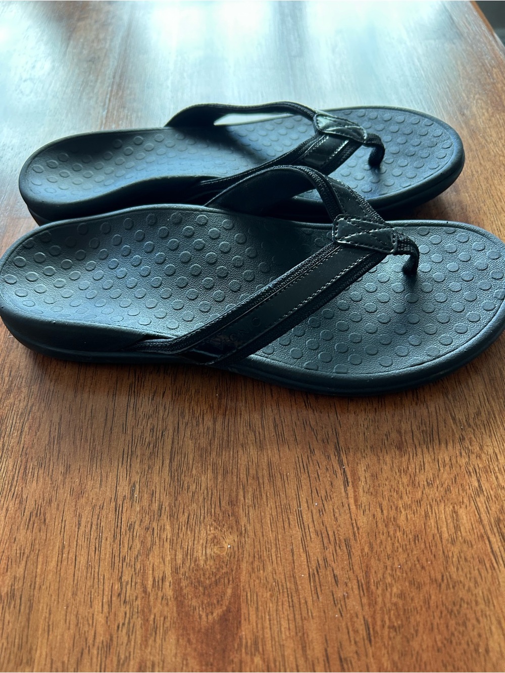 Vionic Women's Black Thong Sandals - Picture 2 of 4